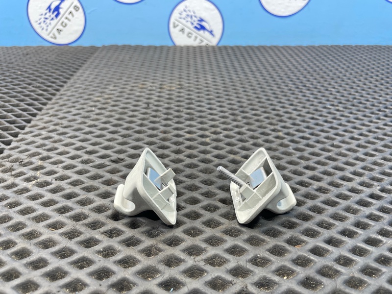 Крючок солнцезащитного козырька, 1000 рублей, Санкт-Петербург