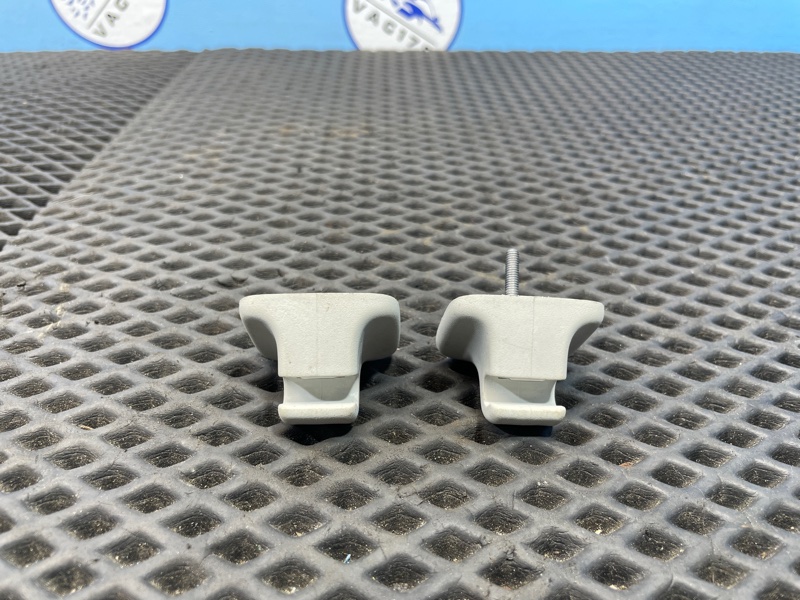 Крючок солнцезащитного козырька, 1000 рублей, Санкт-Петербург