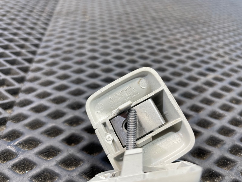 Крючок солнцезащитного козырька, 1000 рублей, Санкт-Петербург