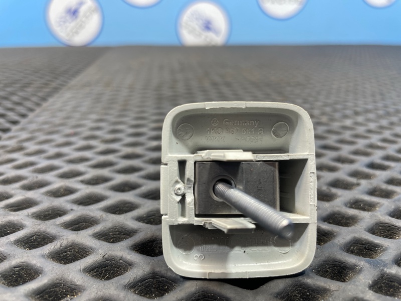 Крючок солнцезащитного козырька, 1000 рублей, Санкт-Петербург