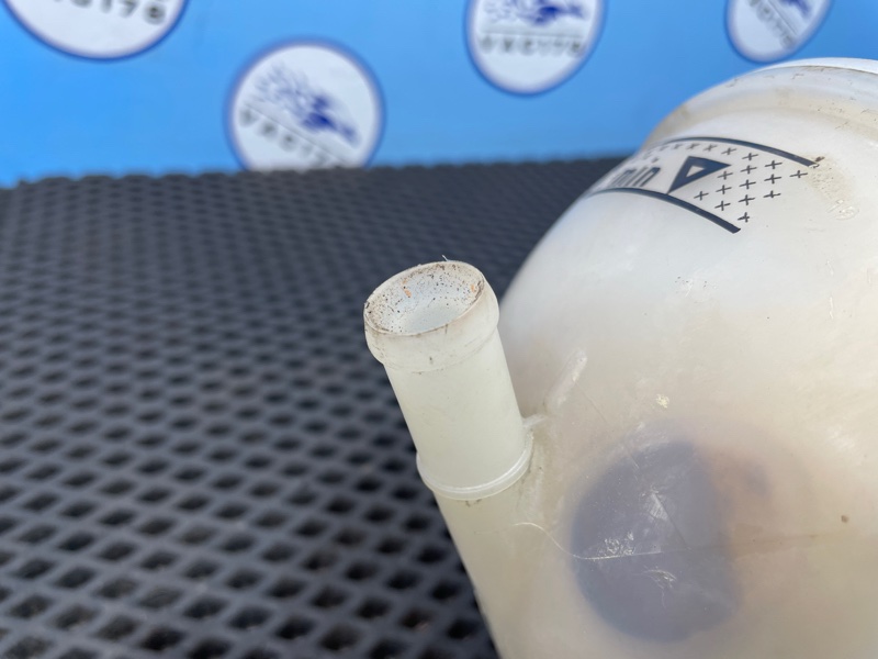 Бачок расширительный, 1000 рублей, Санкт-Петербург