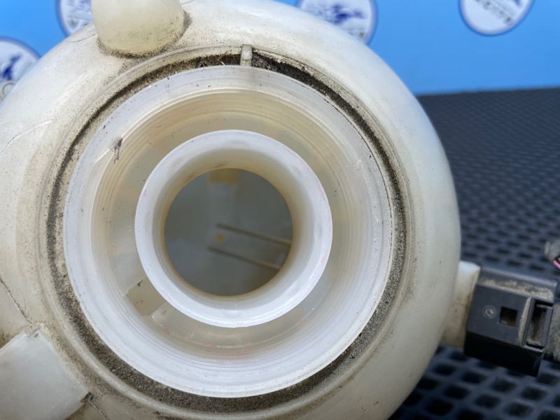 Бачок расширительный, 1000 рублей, Санкт-Петербург