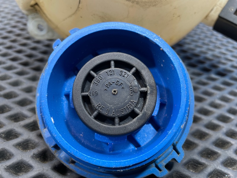 Бачок расширительный, 1000 рублей, Санкт-Петербург