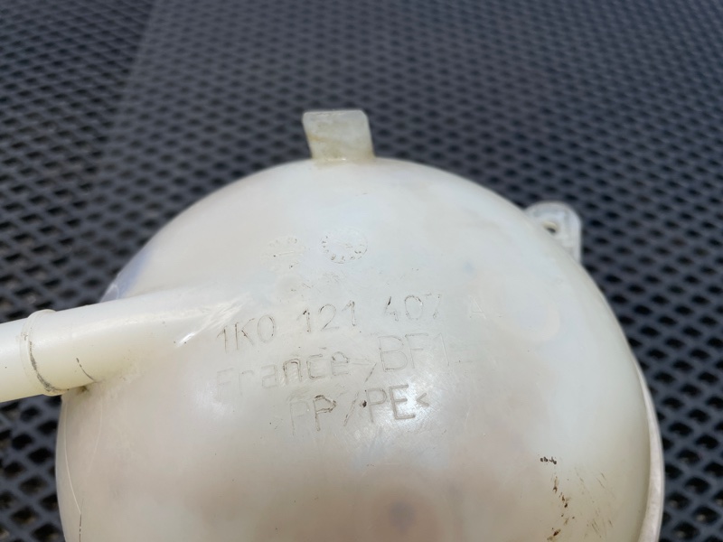 Бачок расширительный, 1000 рублей, Санкт-Петербург