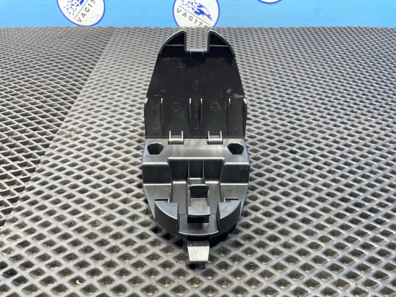 Кронштейн знака аварийной остановки, 1000 рублей, Санкт-Петербург