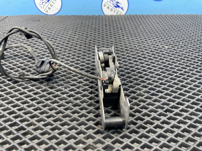 Замок капота, 1000 рублей, Санкт-Петербург