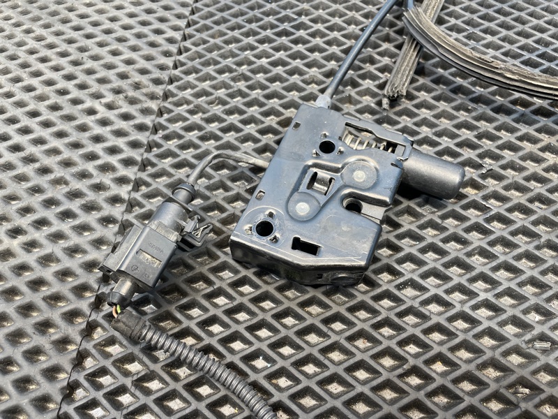 Замок капота, 3000 рублей, Санкт-Петербург