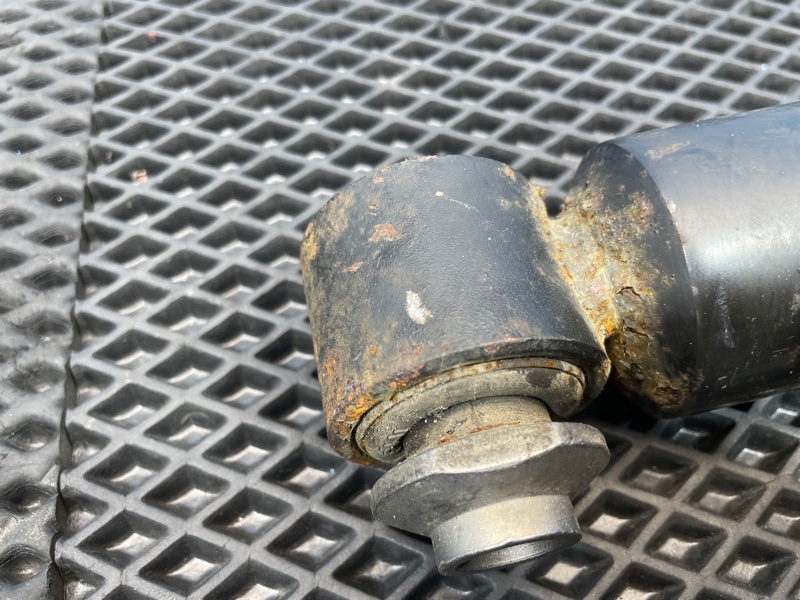 Амортизатор, 1000 рублей, Санкт-Петербург