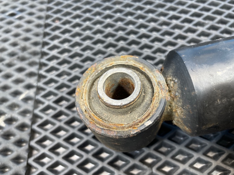 Амортизатор, 1000 рублей, Санкт-Петербург