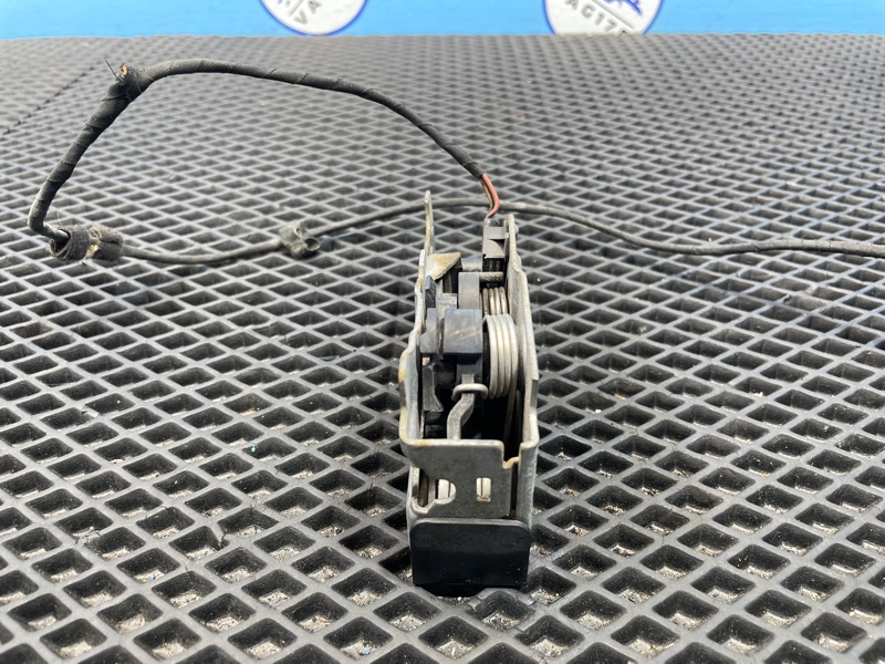 Замок капота, 1000 рублей, Санкт-Петербург