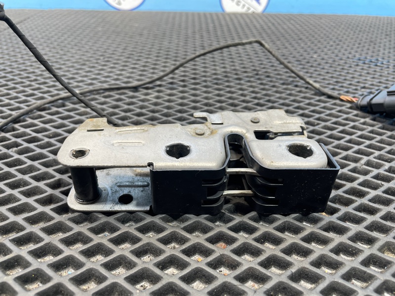 Замок капота, 1000 рублей, Санкт-Петербург