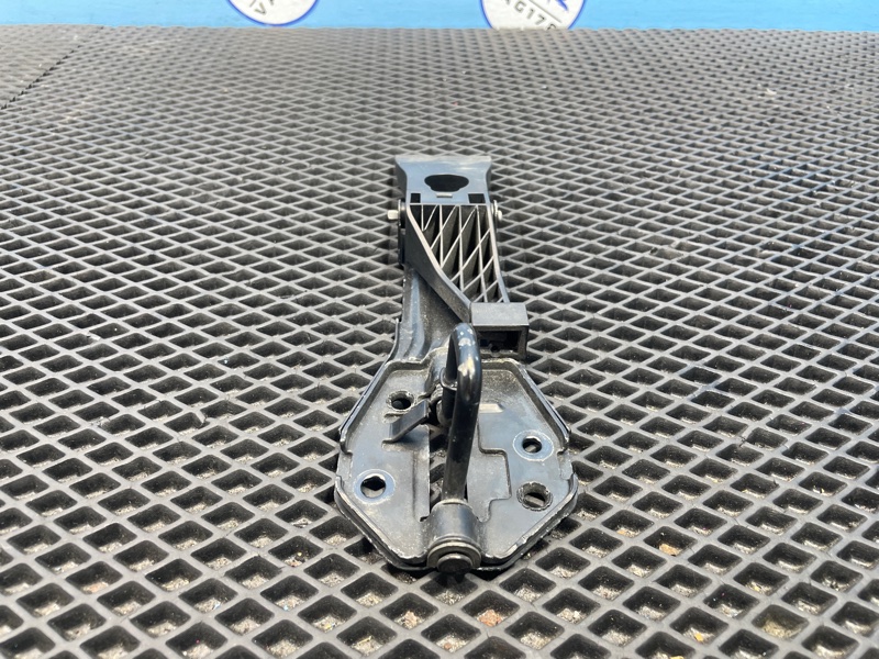 Крючок капота, 1200 рублей, Санкт-Петербург