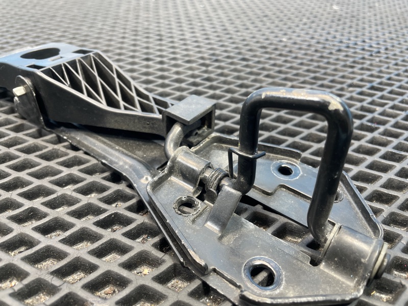 Крючок капота, 1200 рублей, Санкт-Петербург