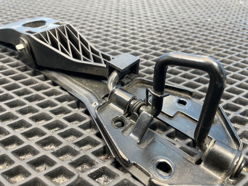 Крючок капота, 1200 рублей, Санкт-Петербург