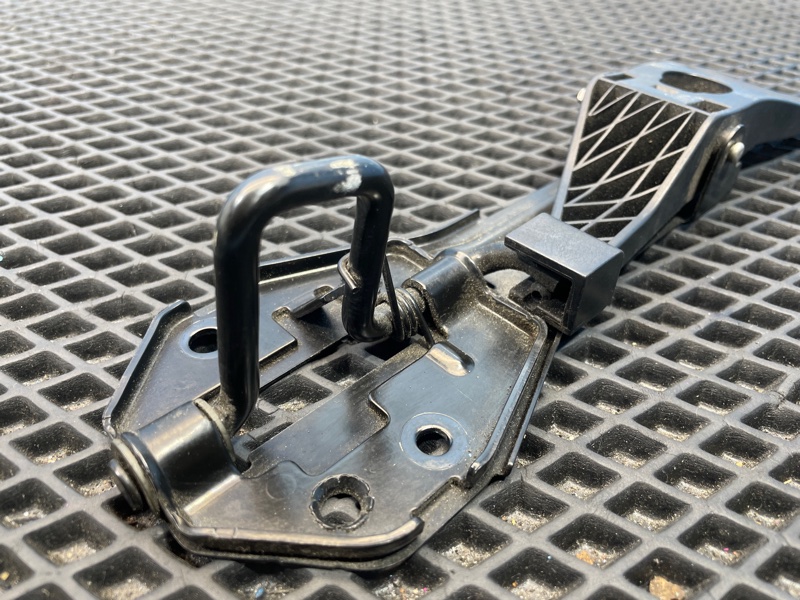 Крючок капота, 1200 рублей, Санкт-Петербург