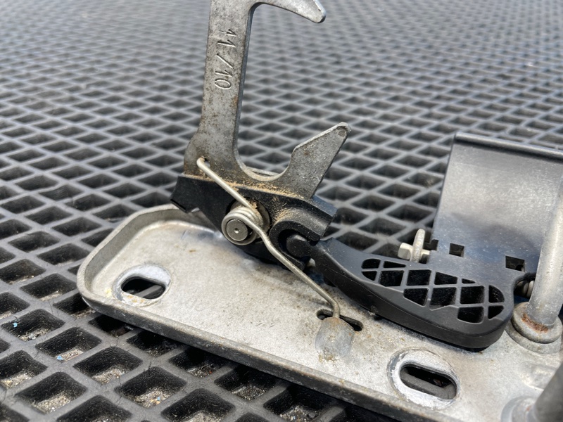 Крючок капота, 1000 рублей, Санкт-Петербург