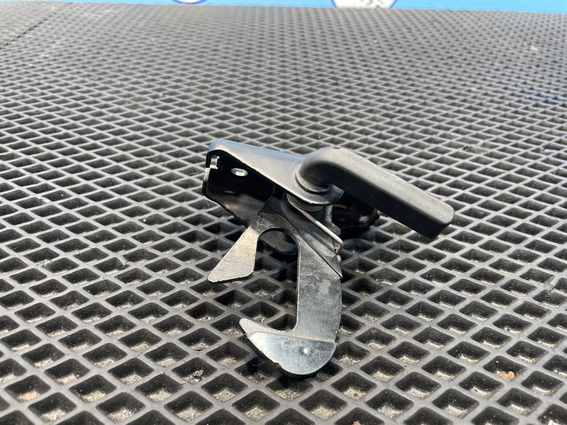 Крючок капота, 1000 рублей, Санкт-Петербург