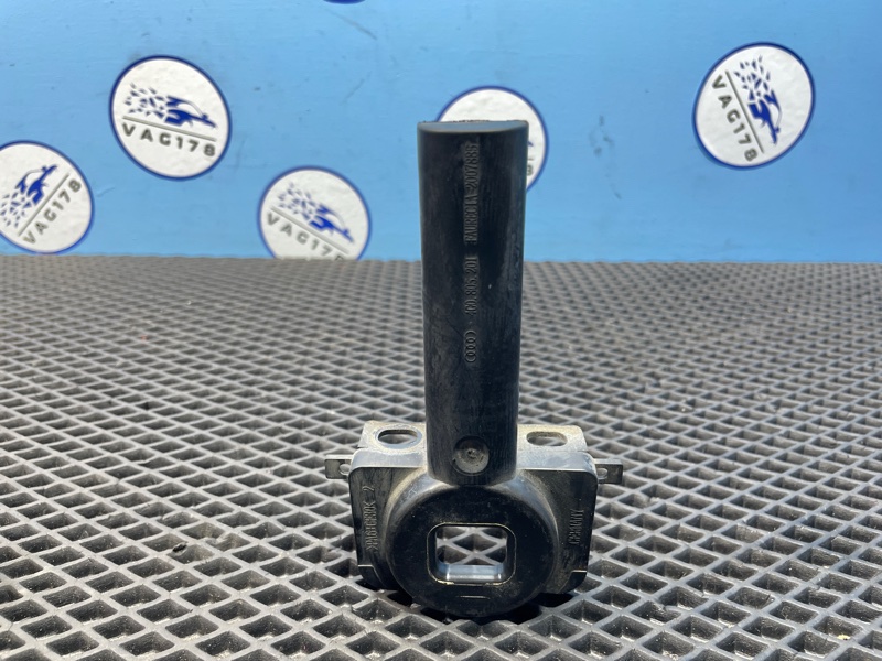 Кронштейн радиатора, 2000 рублей, Санкт-Петербург