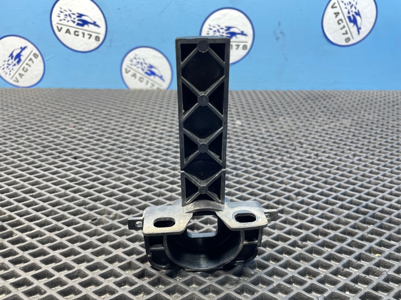 Кронштейн радиатора, 2000 рублей, Санкт-Петербург