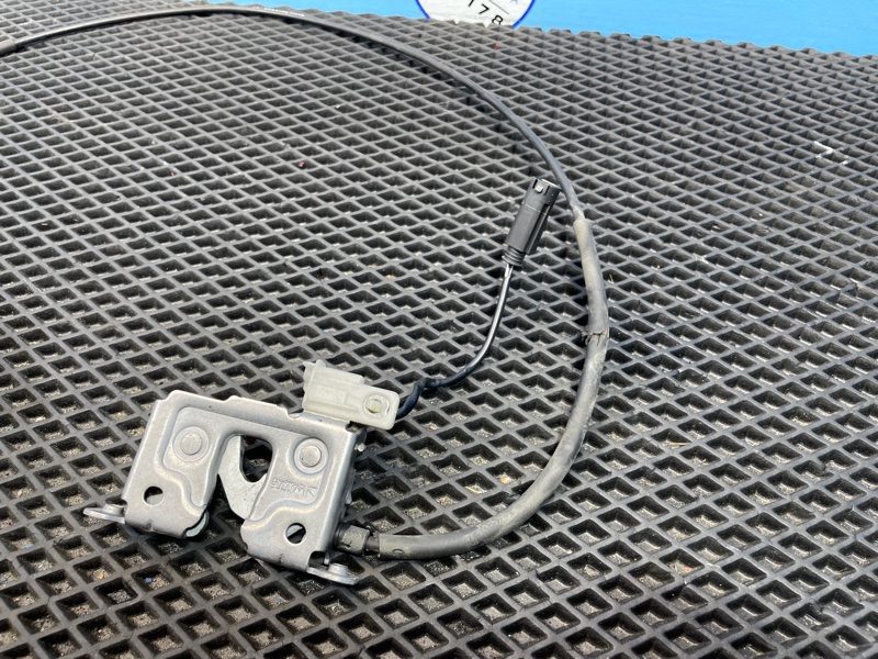 Замок капота, 1500 рублей, Санкт-Петербург