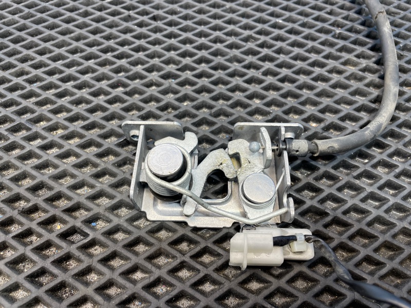 Замок капота, 1500 рублей, Санкт-Петербург