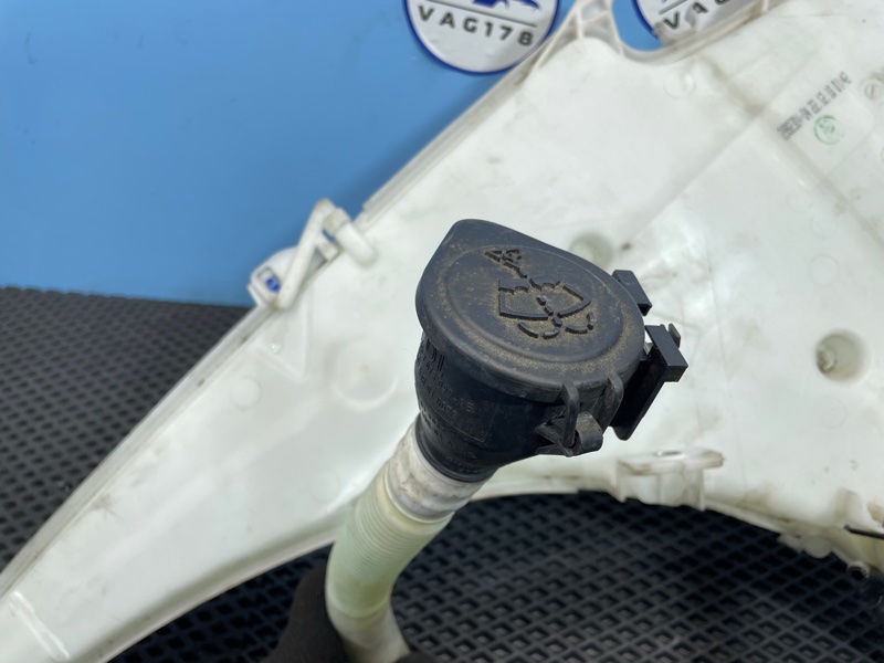 Бачок омывателя лобового стекла, 2000 рублей, Санкт-Петербург