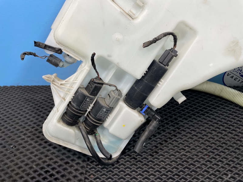 Бачок омывателя лобового стекла, 2000 рублей, Санкт-Петербург