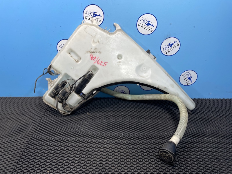 Бачок омывателя лобового стекла, 2000 рублей, Санкт-Петербург