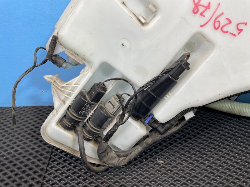 Бачок омывателя лобового стекла, 2000 рублей, Санкт-Петербург