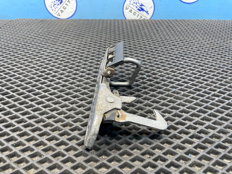 Крючок капота, 1000 рублей, Санкт-Петербург