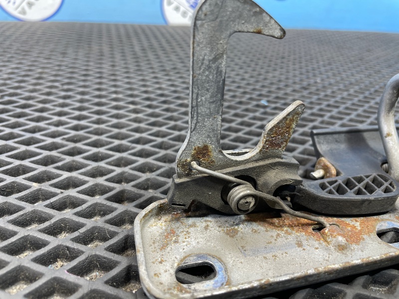 Крючок капота, 1000 рублей, Санкт-Петербург