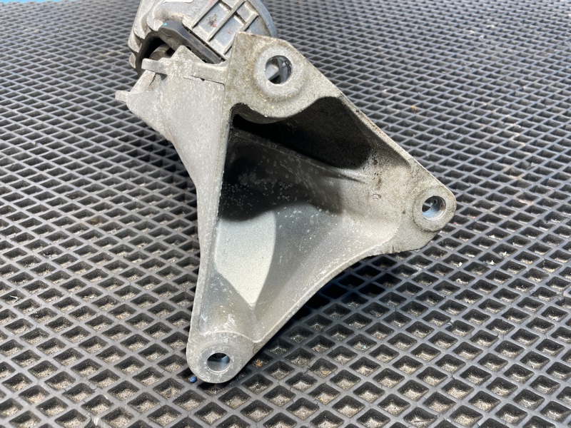 Опора двигателя, 1000 рублей, Санкт-Петербург