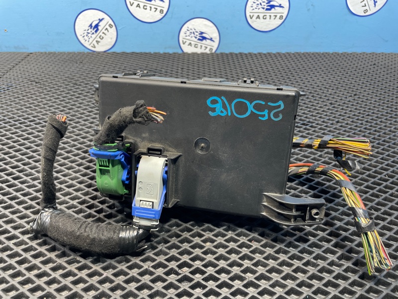 Блок предохранителей, 1000 рублей, Санкт-Петербург