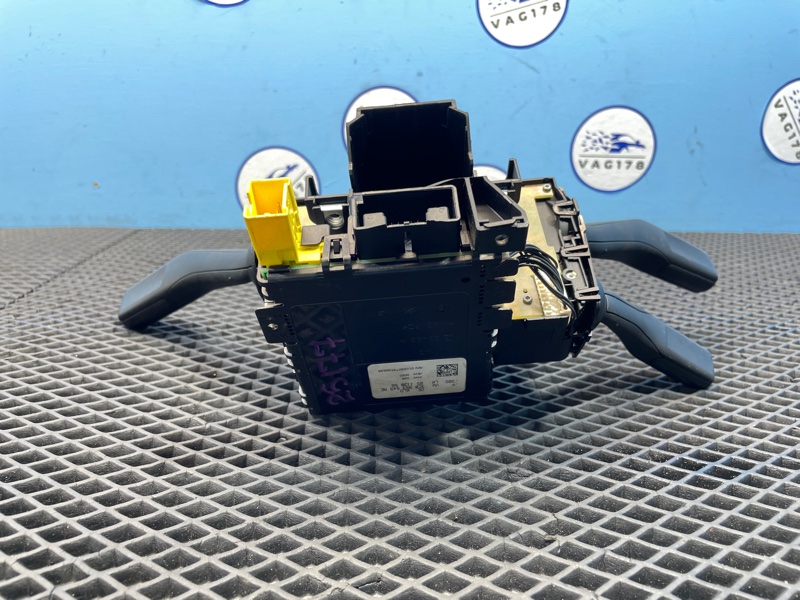 Переключатель подрулевой, 2000 рублей, Санкт-Петербург