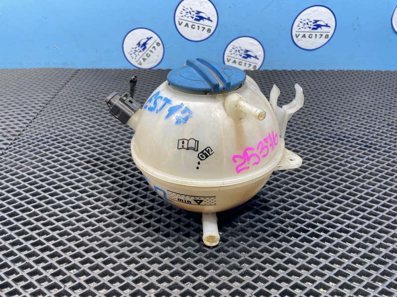 Бачок расширительный, 1000 рублей, Санкт-Петербург