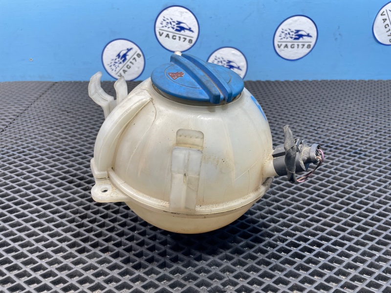 Бачок расширительный, 1000 рублей, Санкт-Петербург