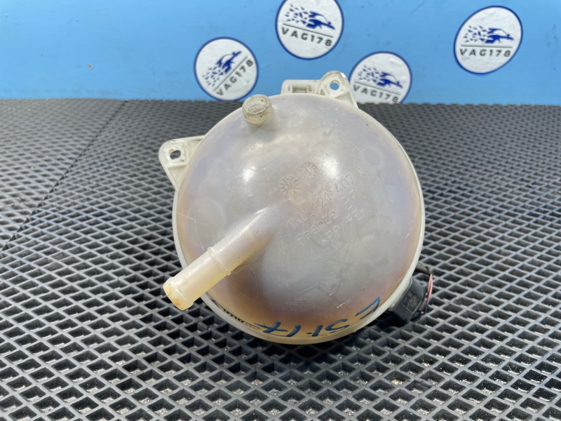 Бачок расширительный, 1000 рублей, Санкт-Петербург