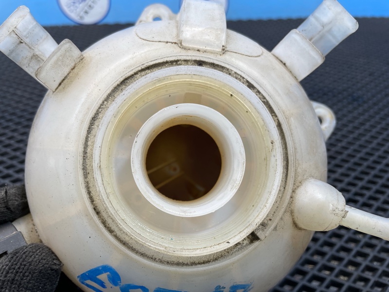 Бачок расширительный, 1000 рублей, Санкт-Петербург