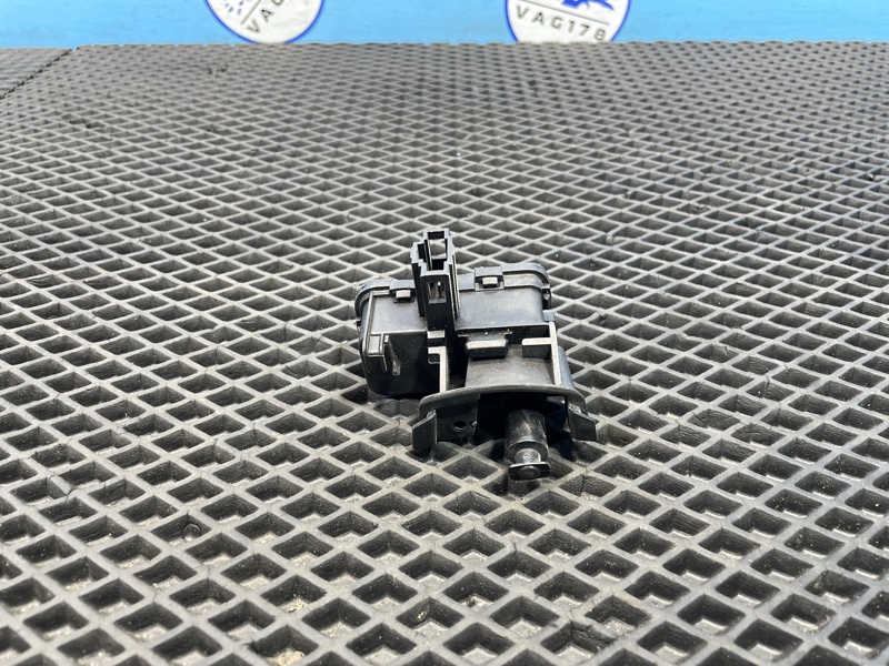 Активатор замка крышки бензобака, 1000 рублей, Санкт-Петербург