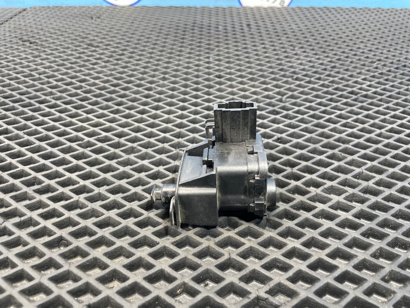 Активатор замка крышки бензобака, 1000 рублей, Санкт-Петербург