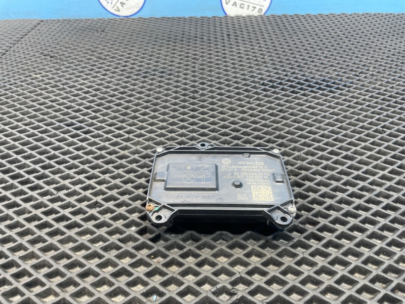 Блок ксеноновой лампы, 2000 рублей, Санкт-Петербург