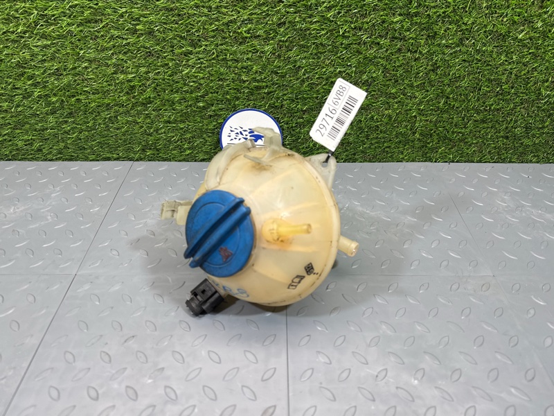 Бачок расширительный, 1000 рублей, Санкт-Петербург