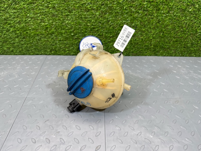 Бачок расширительный, 1000 рублей, Санкт-Петербург