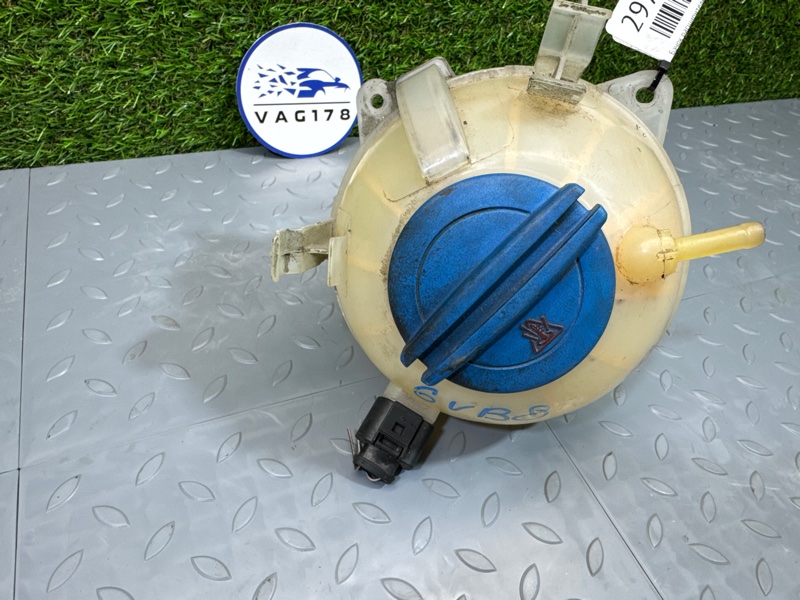 Бачок расширительный, 1000 рублей, Санкт-Петербург