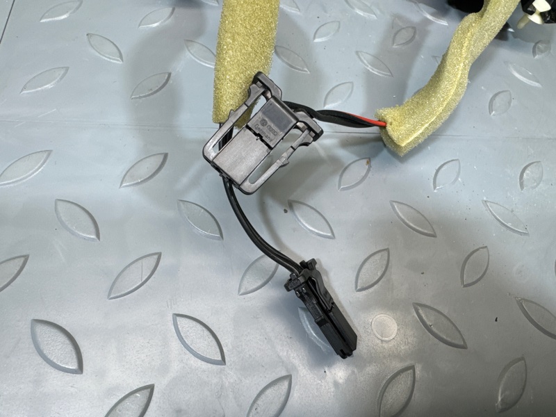 Крышка зеркала, 2000 рублей, Санкт-Петербург