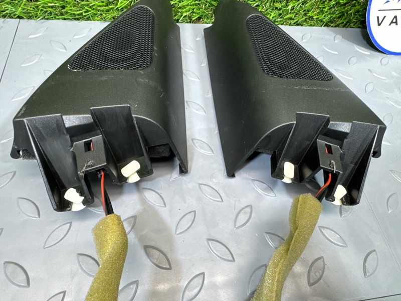 Крышка зеркала, 2000 рублей, Санкт-Петербург