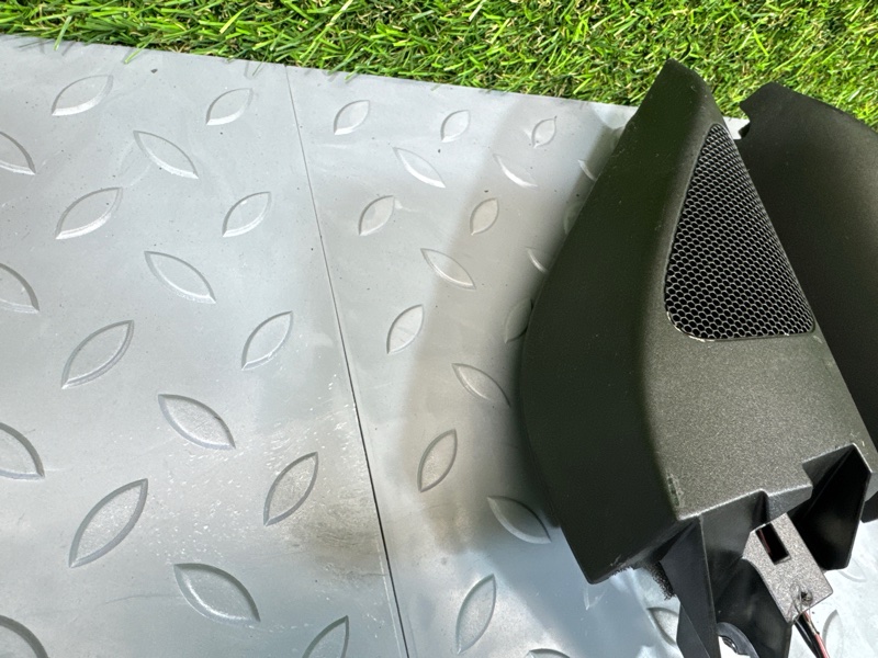 Крышка зеркала, 2000 рублей, Санкт-Петербург