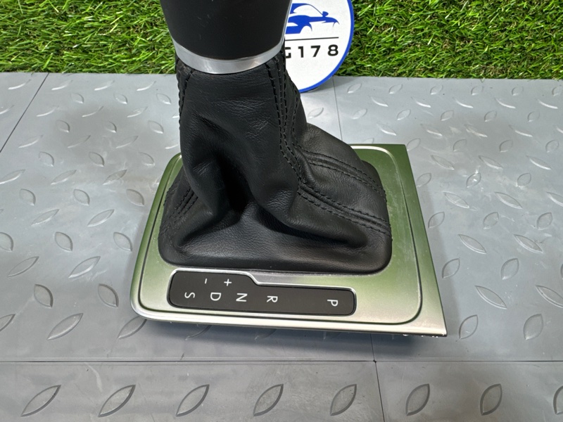 Чехол кулисы, 2000 рублей, Санкт-Петербург