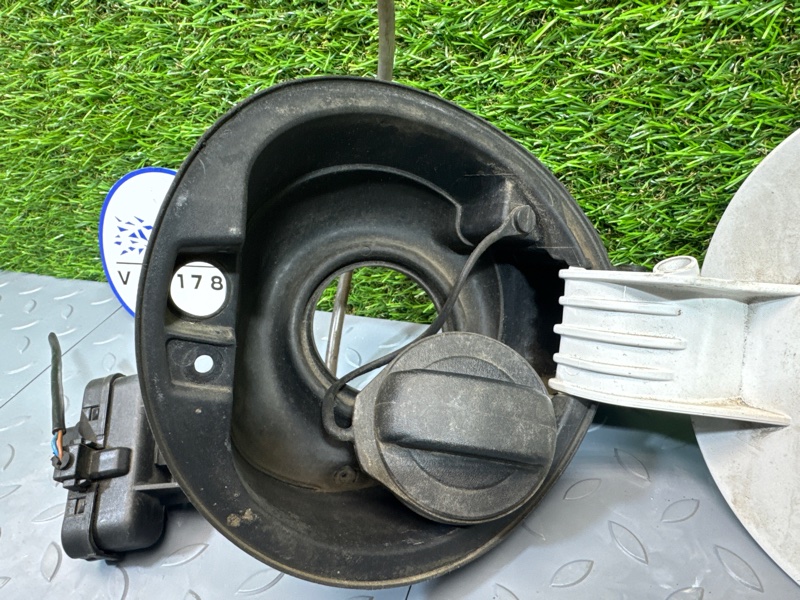 Лючок бензобака, 5500 рублей, Санкт-Петербург