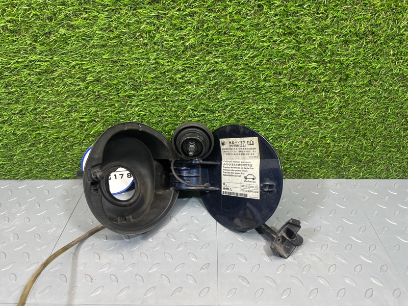 Лючок бензобака, 3000 рублей, Санкт-Петербург